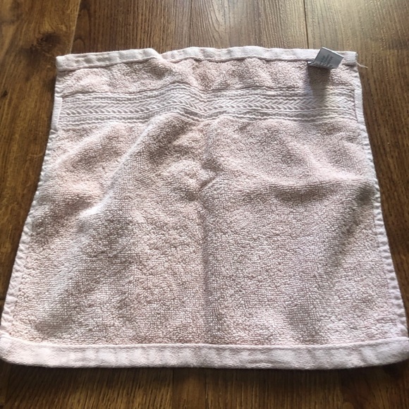 Pink heavy duty textured washcloth - Picture 2 of 2